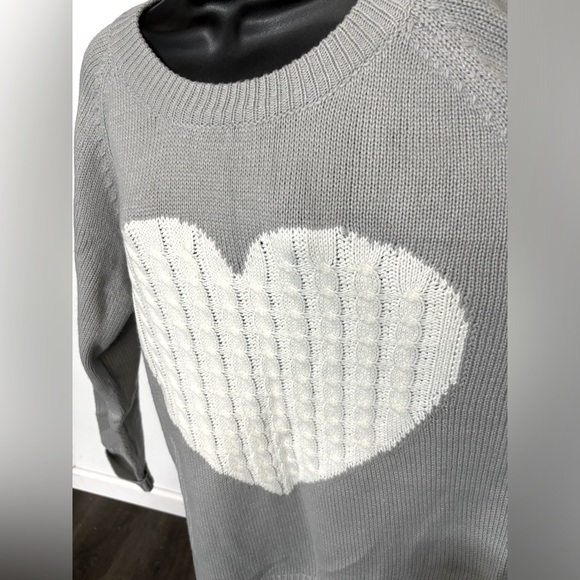 New Soft & Cozy Long Loose Light Gray & White Heart Sweater Size XL NWOT - Picture 8 of 11